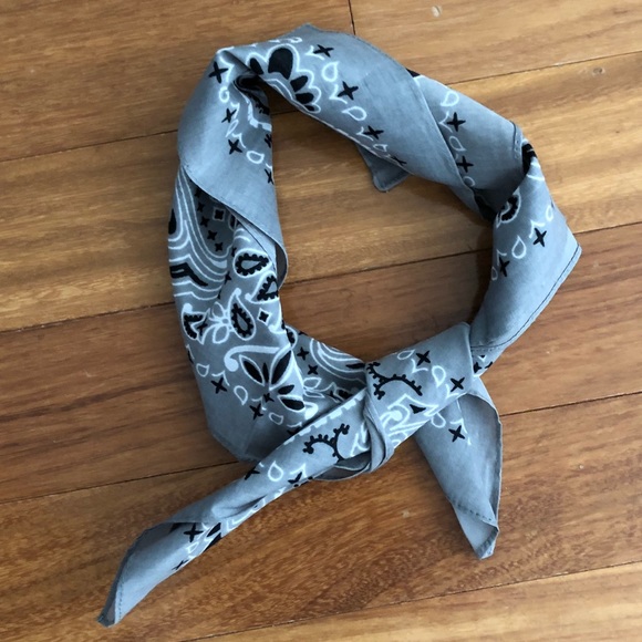 Women’s Set of 5 Neck Scarves. - Picture 4 of 6